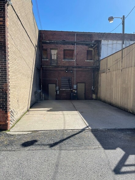 More Photos Of 1202 S Washington Ave, Lansing Storefront Retail Residential For Lease