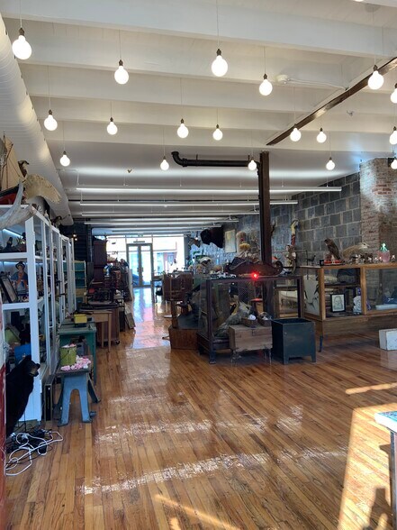 More Photos Of 7604-7606 Rue Saint-Hubert, Montréal Storefront Retail Residential For Lease