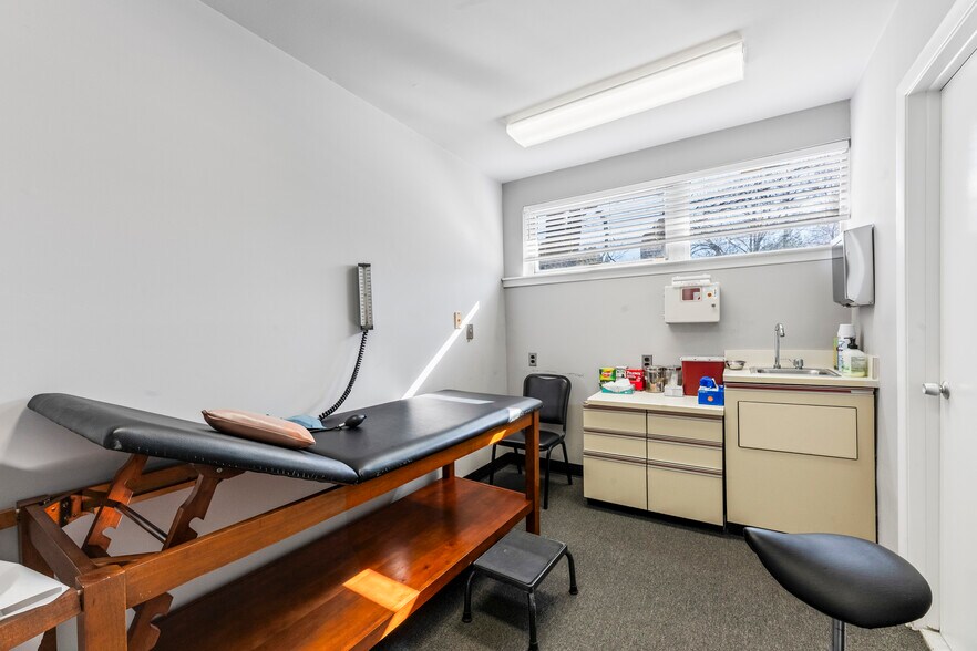 More Photos Of 123 Dunhams Corner Rd, East Brunswick Medical For Sale