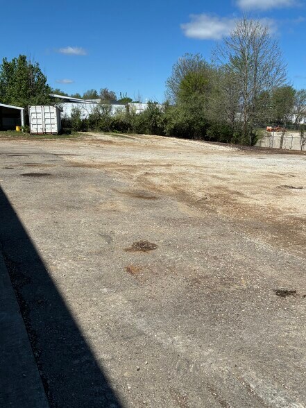 More Photos Of 213 Corporate Dr, Elizabethtown Warehouse For Lease