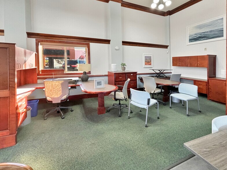 More Photos Of 740 SE Pioneer Way, Oak Harbor Office For Lease