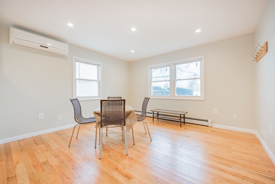 More Photos Of 2276 S Merrick Ave, Merrick Medical For Lease