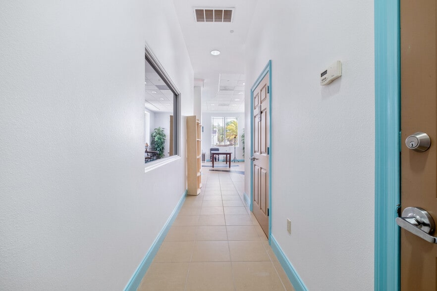 More Photos Of 503A Harbor Blvd, Destin Flex For Lease