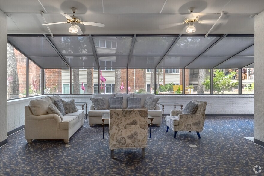More Photos Of 2410 Memorial Dr, Bryan Apartments For Sale