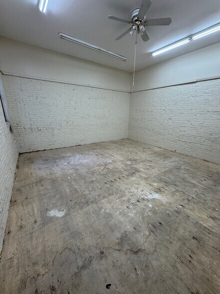 More Photos Of 385 7th Ave, Brooklyn Storefront Retail Residential For Lease