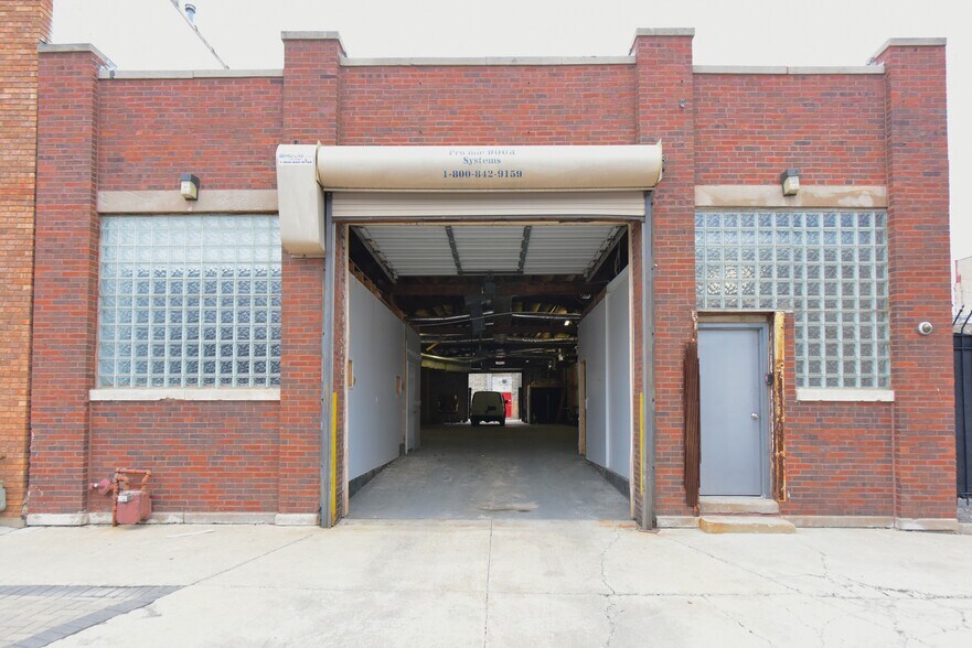 Primary Photo Of 2034 W Walnut St, Chicago Warehouse For Lease
