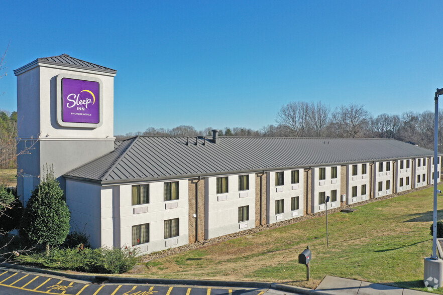 Primary Photo Of 1406 Heartland Dr, Kernersville Hotel For Sale