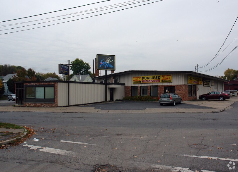 More Photos Of 909 Oswego St, Utica Flex For Sale