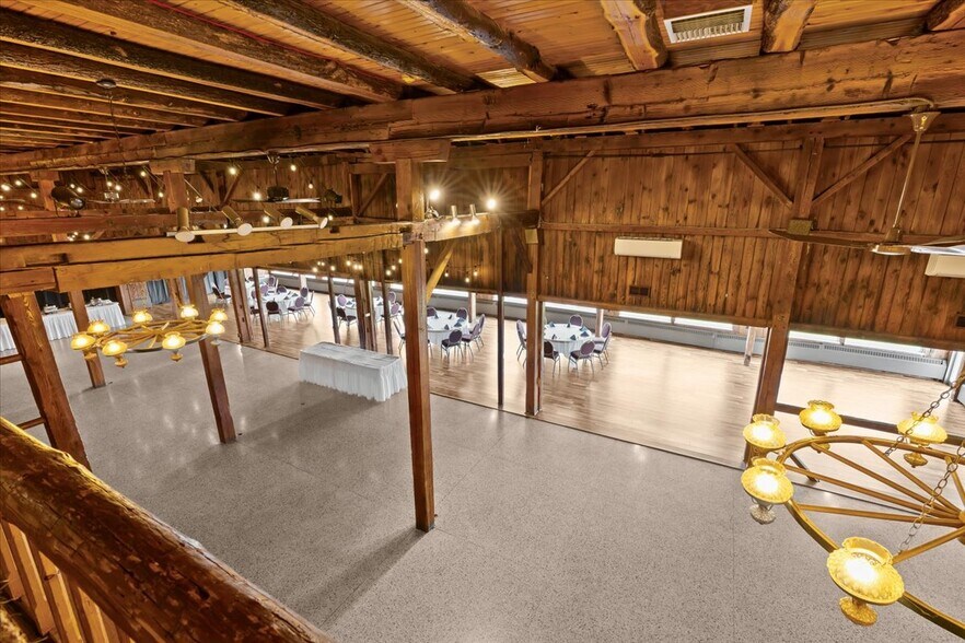 More Photos Of 9512 E Lippincott Blvd, Davison Golf Course Driving Range For Sale