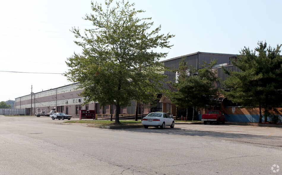 Primary Photo Of 1564 Firestone Pky, Akron Warehouse For Lease