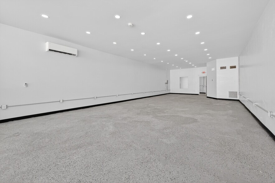 More Photos Of 517-519 W International Speedway Blvd, Daytona Beach Freestanding For Sale