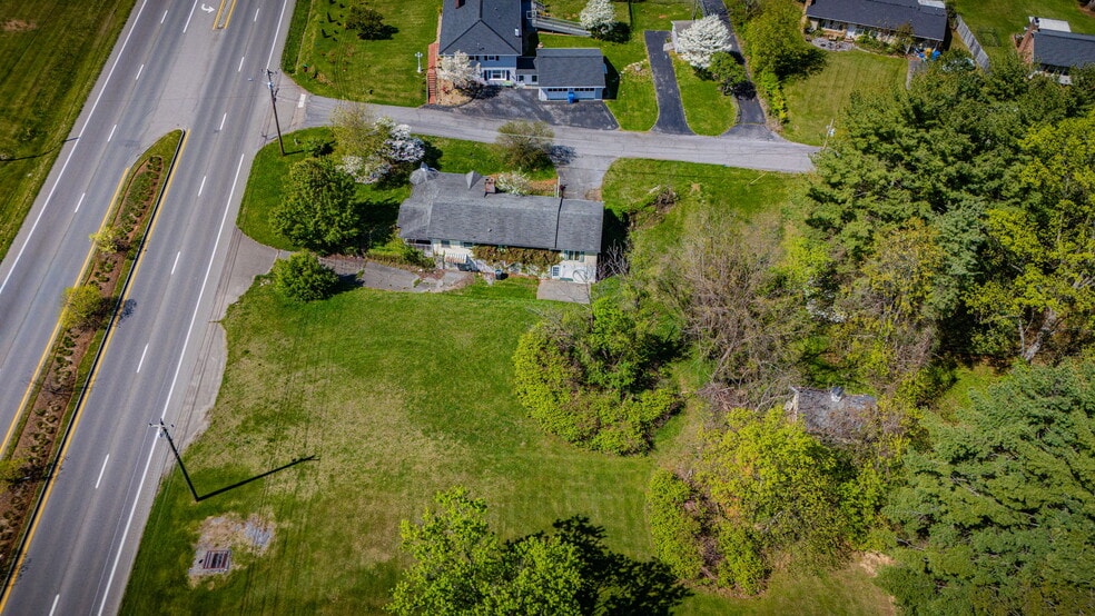 More Photos Of 1203 E Jackson Blvd, Jonesborough Office Residential For Sale