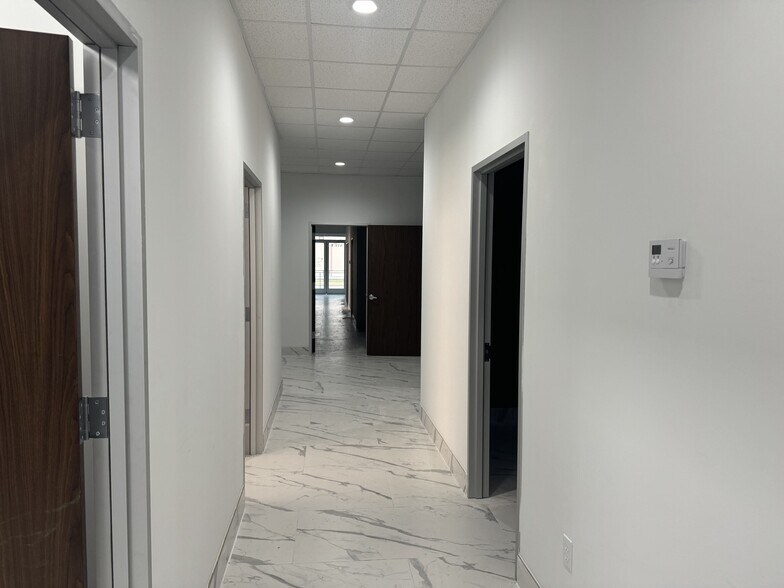 More Photos Of 11507 S Highway 6, Sugar Land Freestanding For Lease