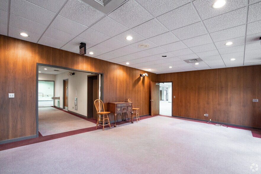More Photos Of 1400 Youngs Ave, Southold Medical For Lease