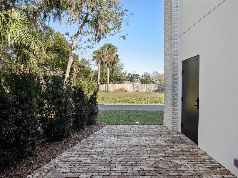 More Photos Of 553 W Plant St, Winter Garden Storefront Retail Office For Sale