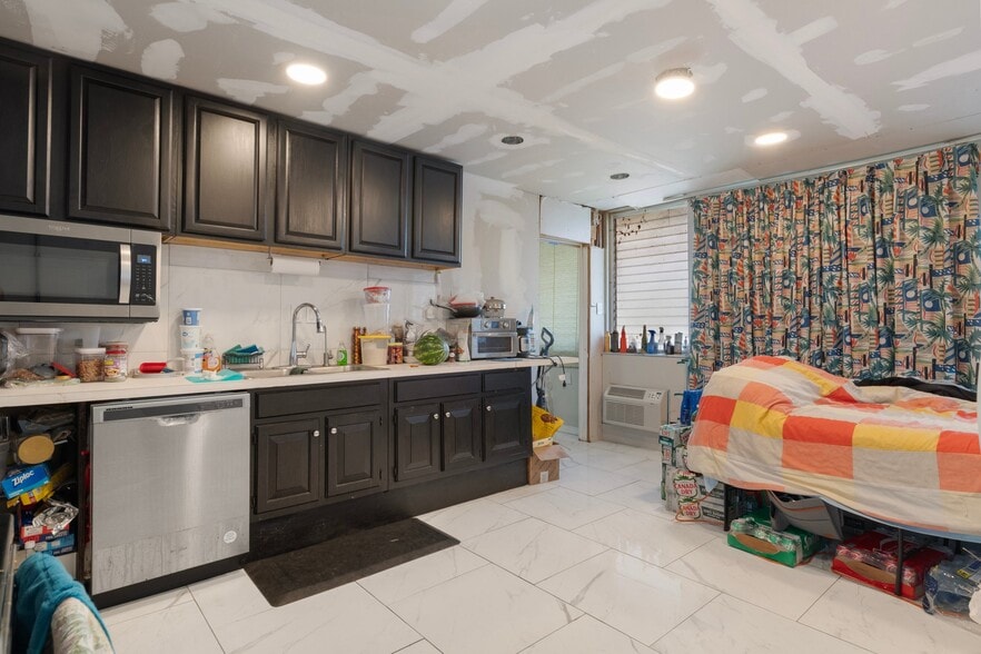 More Photos Of 5565 E Silver Springs Blvd, Silver Springs Hotel For Sale