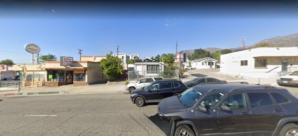 More Photos Of 7055 Foothill Blvd, Tujunga Office For Sale