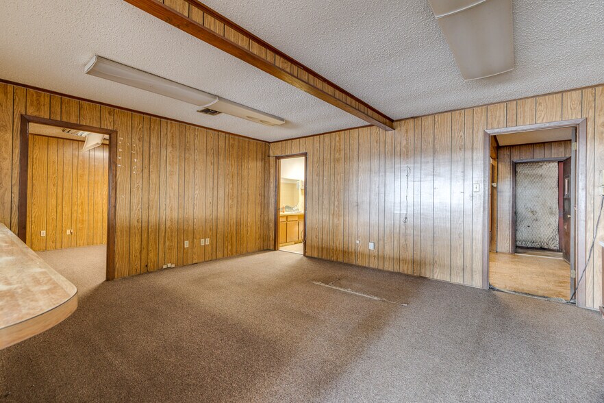 More Photos Of 1137 US-80 Hwy, Monroe Distribution For Sale