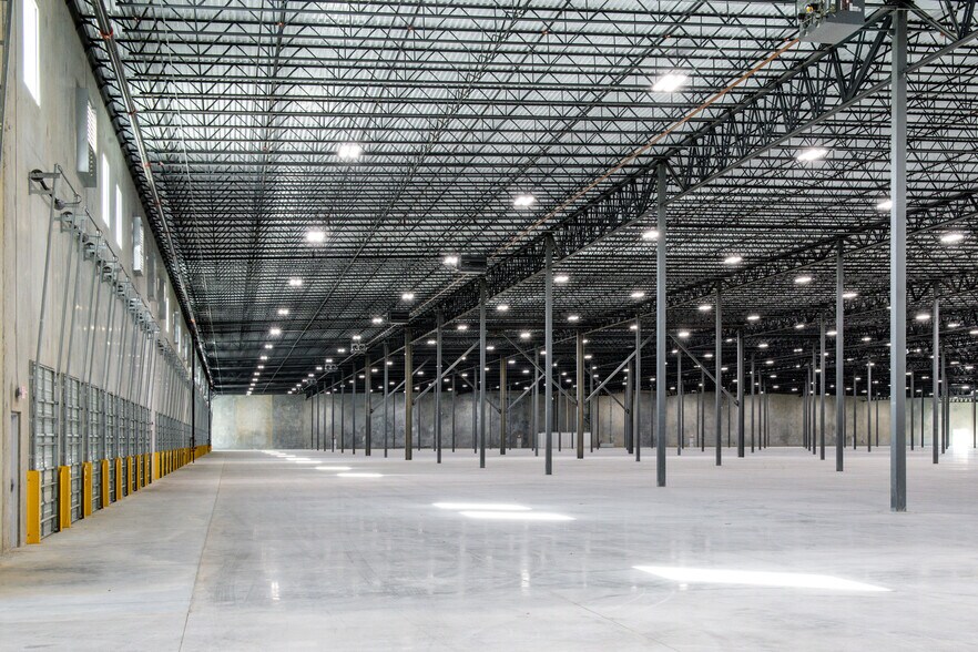 More Photos Of 6851 Cal Turner Dr, San Antonio Distribution For Lease