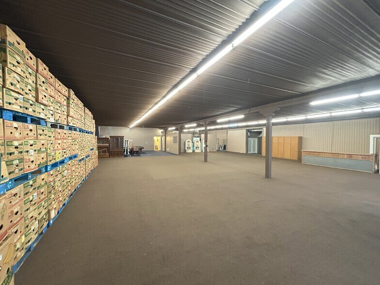 More Photos Of 14165 Market St, Walnut Grove Showroom For Sale