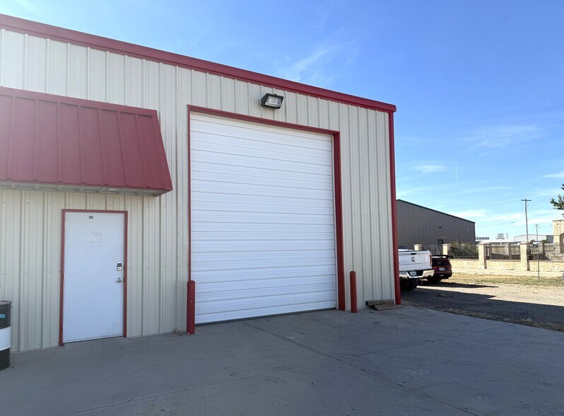 More Photos Of 11805 I-27, Amarillo Warehouse For Lease