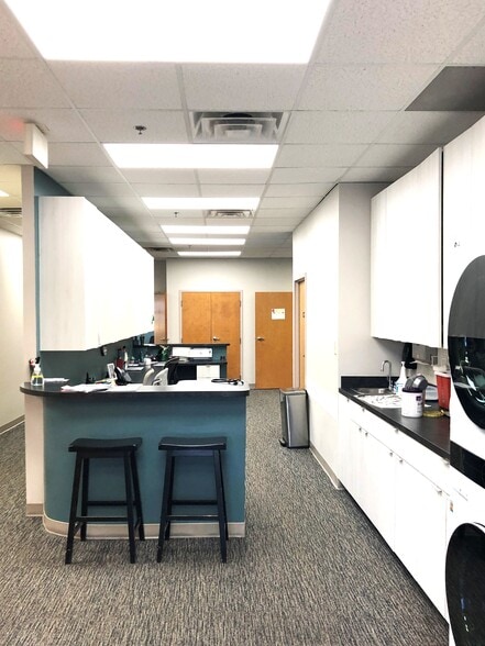 More Photos Of 21135 Whitfield Pl, Sterling Medical For Lease