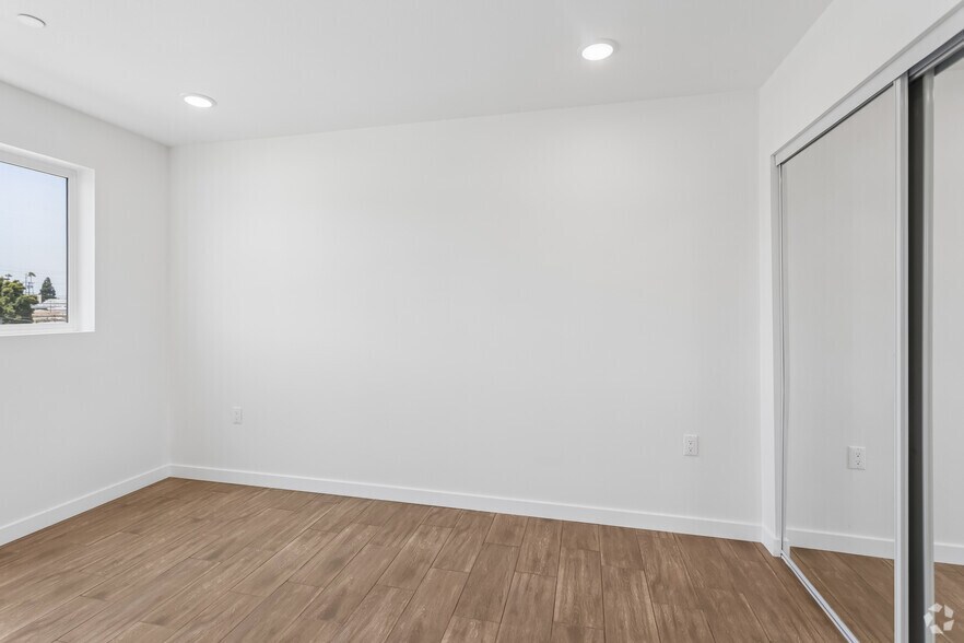 More Photos Of 833 W 84th St, Los Angeles Apartments For Sale