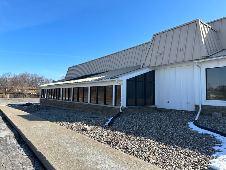More Photos Of 1020-1060 E Ridge Rd, Rochester General Retail For Sale