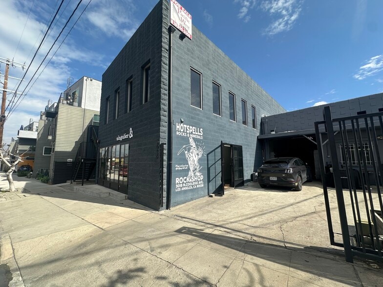 Primary Photo Of 3018 N North Coolidge Ave, Los Angeles Specialty For Lease