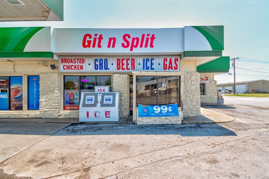 More Photos Of 1705 SW Frank Phillips Blvd, Bartlesville Service Station For Sale