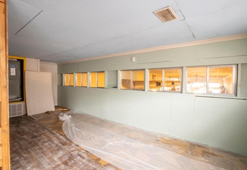 More Photos Of 112 E Court St, Seguin General Retail For Lease