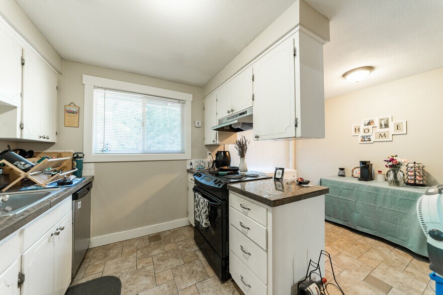 More Photos Of 3240-3320 NE 8th St, Gresham Apartments For Sale