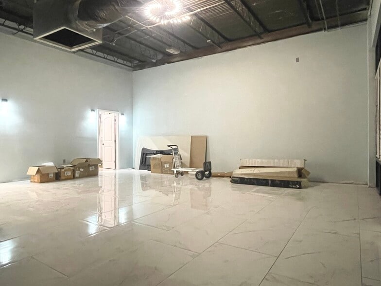 More Photos Of 15825-15859 Redland Rd, Rockville Warehouse For Lease