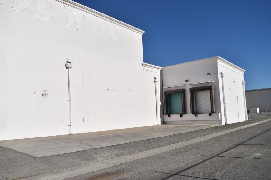 More Photos Of 2707-2735 S Towne Ave, Pomona Unknown For Lease