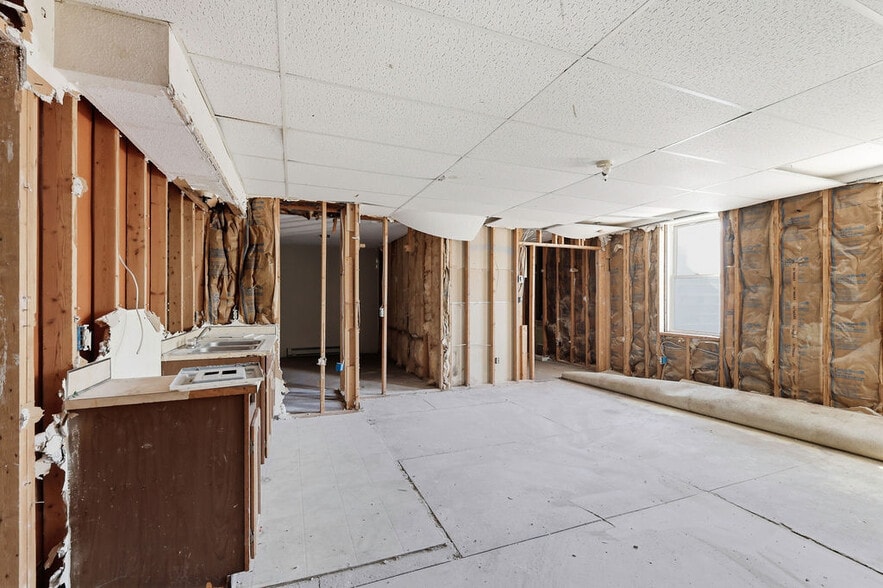 More Photos Of 121 W Broadway, Fulton Storefront Retail Residential For Sale
