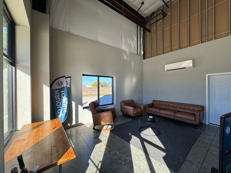 More Photos Of 912-922 E Warren St, Gardner Industrial For Lease