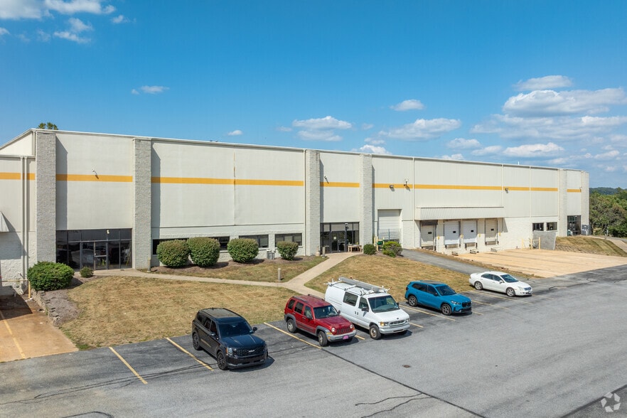 Primary Photo Of 495 E Locust Ln, York Warehouse For Lease