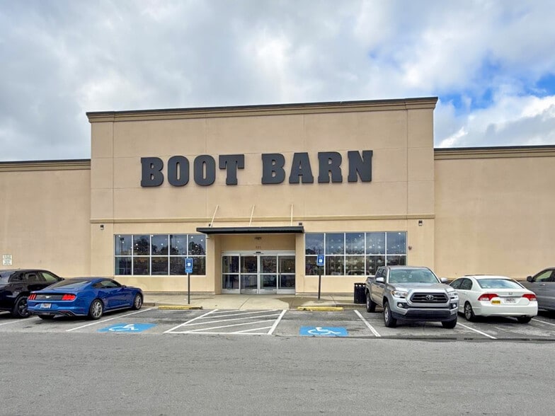 Primary Photo Of 133 Willow Ln, McDonough Unknown For Lease