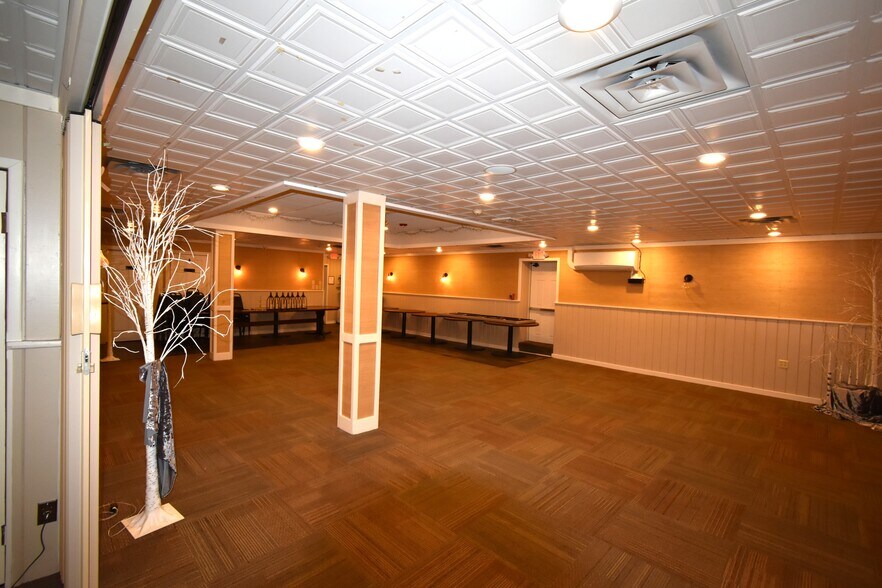 More Photos Of 1021 Rt-146, Clifton Park Restaurant For Sale