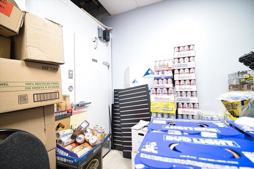 More Photos Of 410 Queen St, Chatham Service Station For Sale