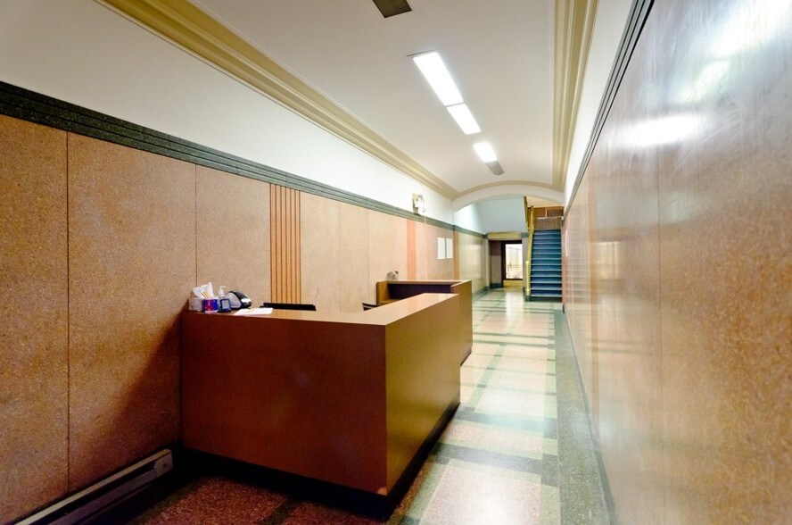 More Photos Of 175 W Washington St, Chicago Office For Sale