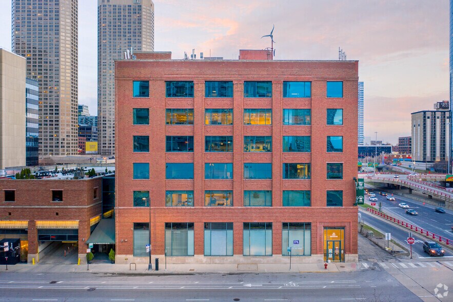 More Photos Of 651-659 W Washington Blvd, Chicago Office For Lease