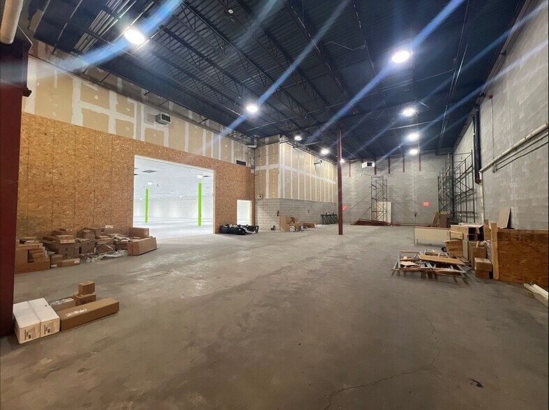 More Photos Of 615 S Monroe Ave, Mason City Warehouse For Lease