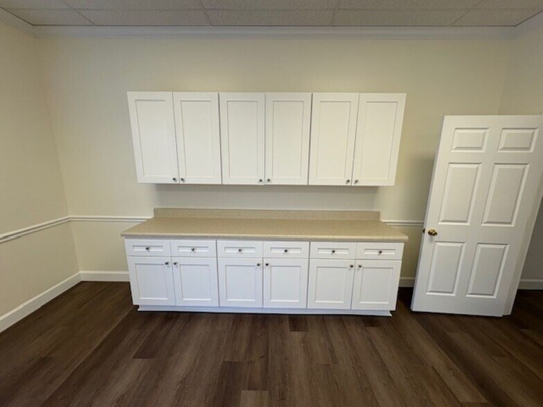 More Photos Of 9035 Americana Rd, Vero Beach Office For Sale
