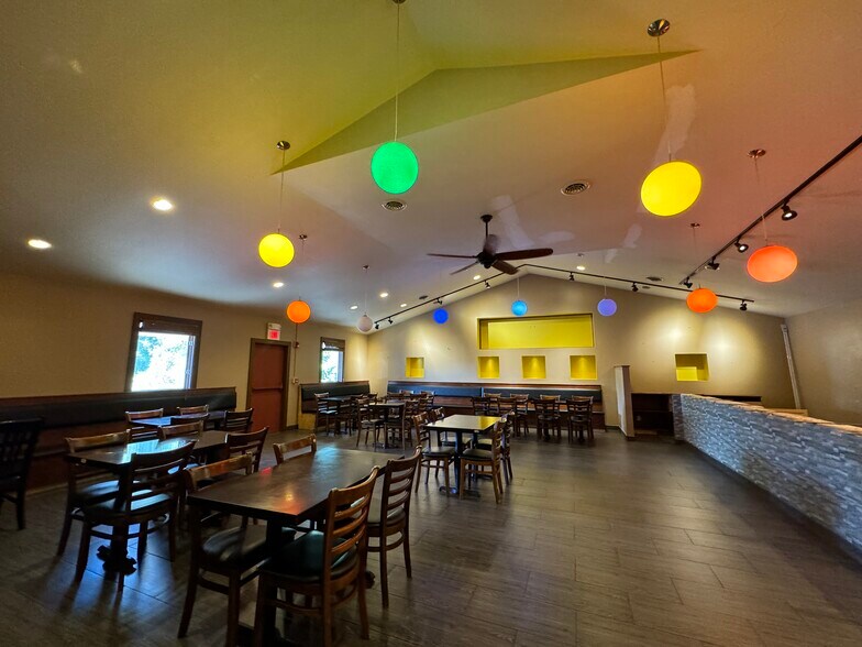 More Photos Of 48 Russell St, Hadley Restaurant For Lease