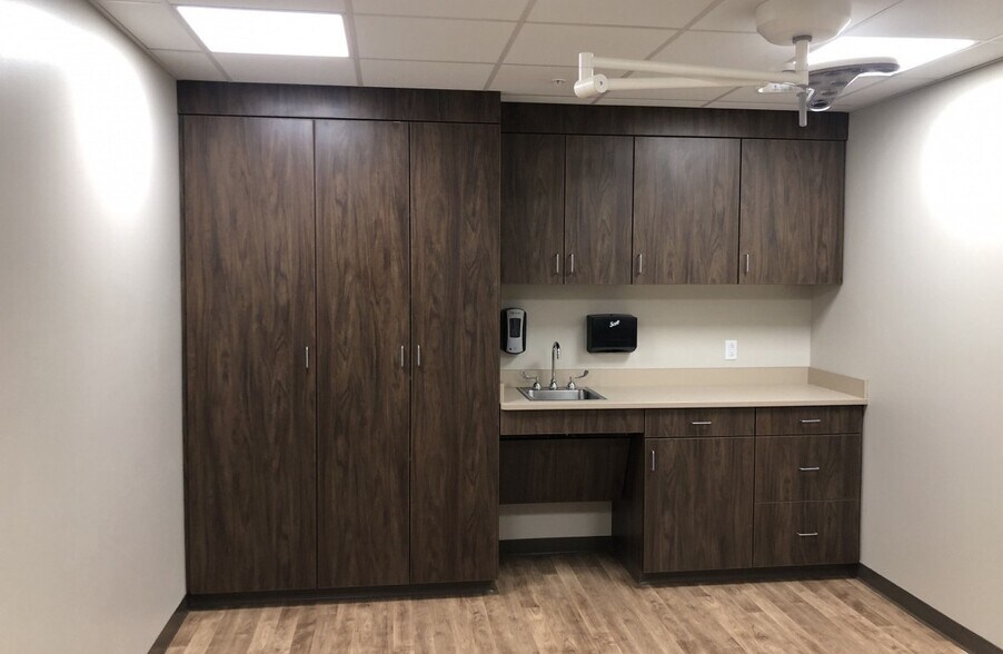 More Photos Of 2020 Hospital Dr, Windom Healthcare For Sale