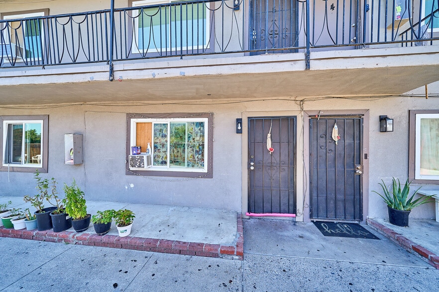 More Photos Of 2001 W Myrtle St, Santa Ana Apartments For Sale
