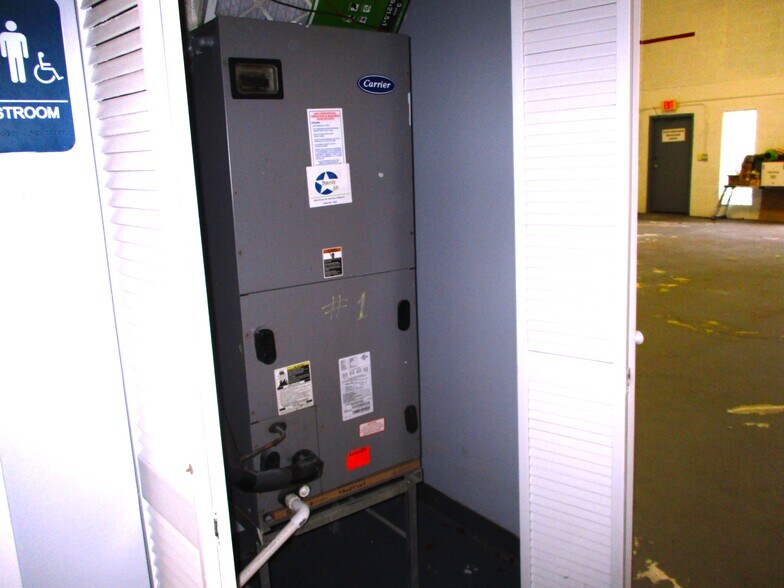 More Photos Of 20200 NW 2nd Ave, Miami Warehouse For Sale