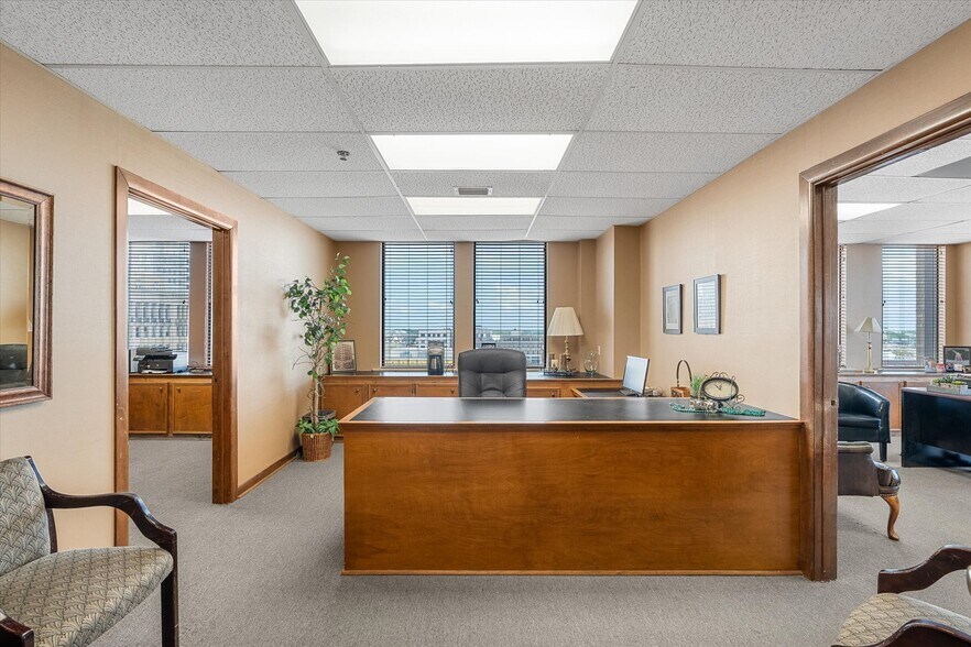 More Photos Of 610 Marshall St, Shreveport Office For Sale