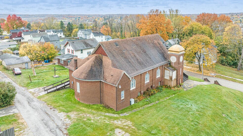 More Photos Of 115 Frank St, Struthers Flex For Sale